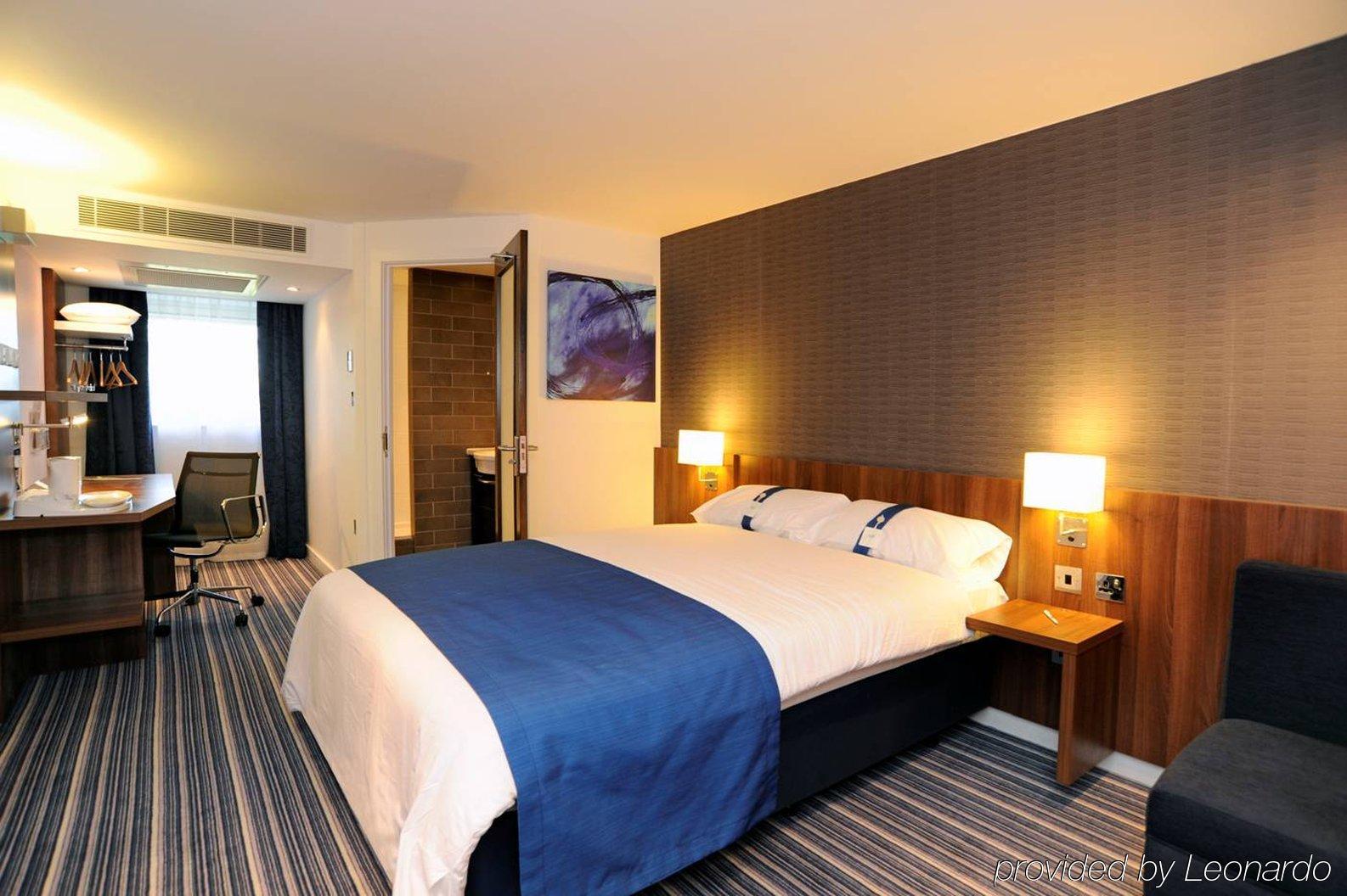 Holiday Inn Express Crewe, An Ihg Hotel מראה חיצוני תמונה