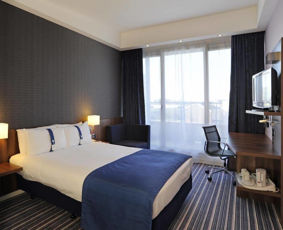 Holiday Inn Express Crewe, An Ihg Hotel מראה חיצוני תמונה